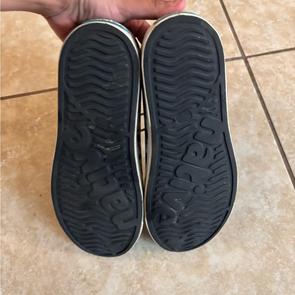 Native Mickey Mouse Shoes Size 8 - Picture 4 of 4
